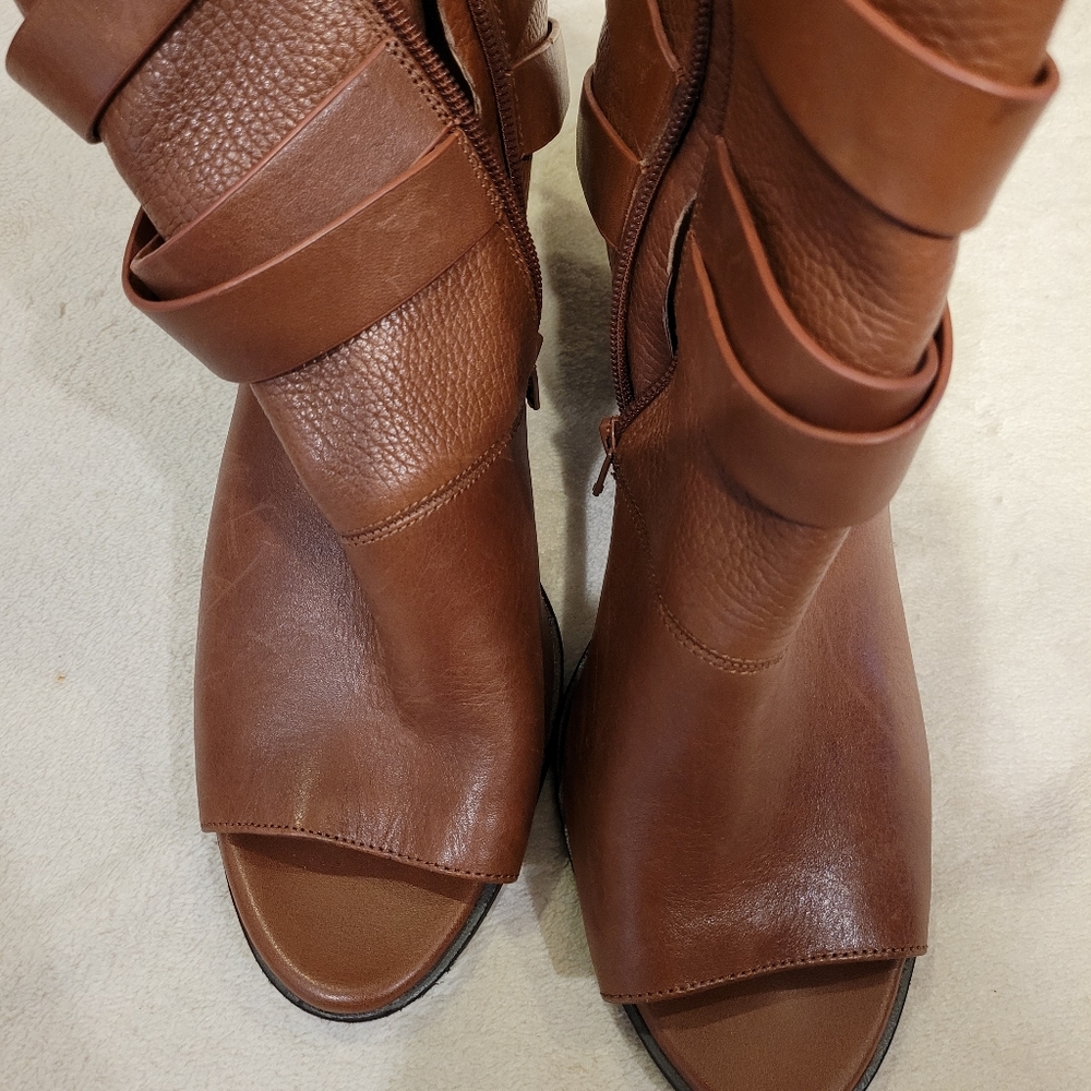 Gianni Bini Leather peep toe bootie